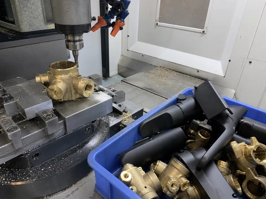 Matte black bathroom faucet brass body CNC machined valve seat