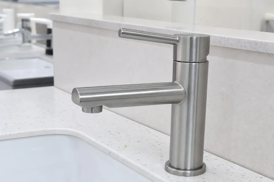 304 stainless steel bathroom faucet with brushed finish for commercial and healthcare applications