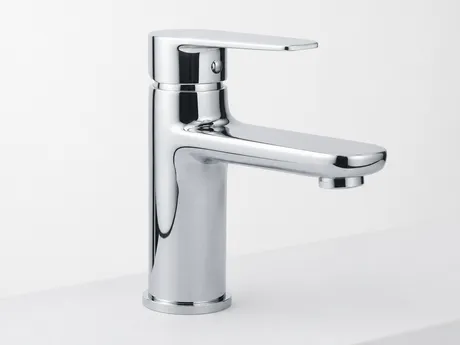 Single handle bathroom faucet