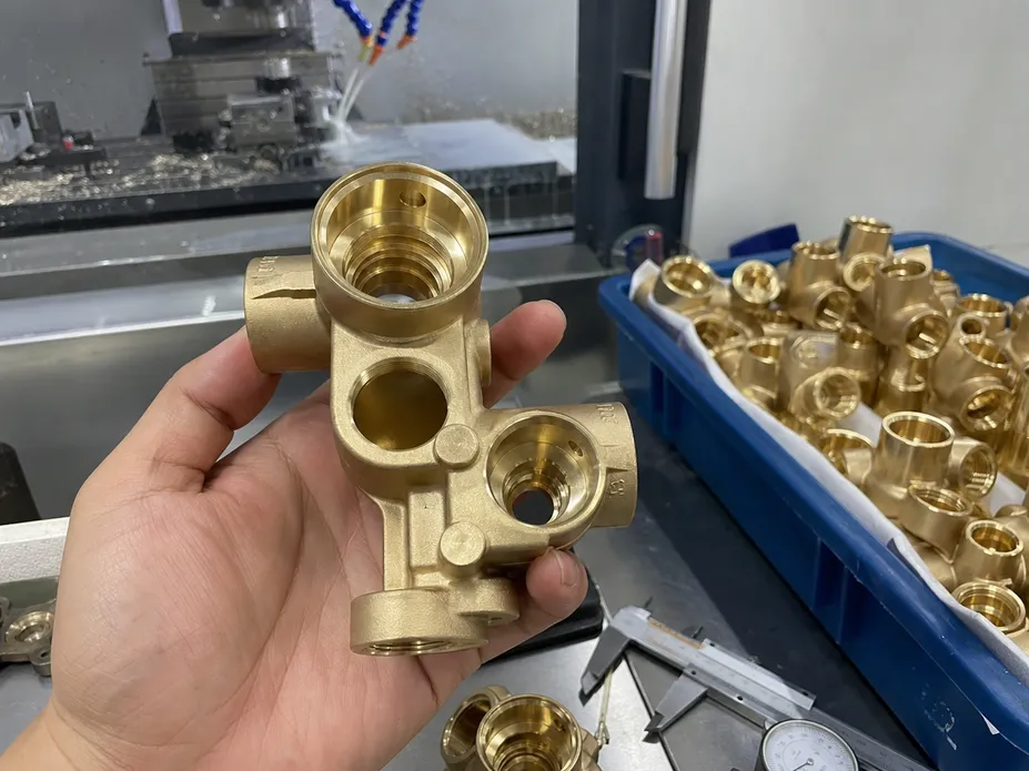 Gravity-cast brass valve body for concealed shower mixer — CNC machined to ±0.05mm tolerance