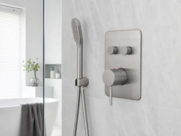 Concealed thermostatic shower mixer with anti-scald temperature control