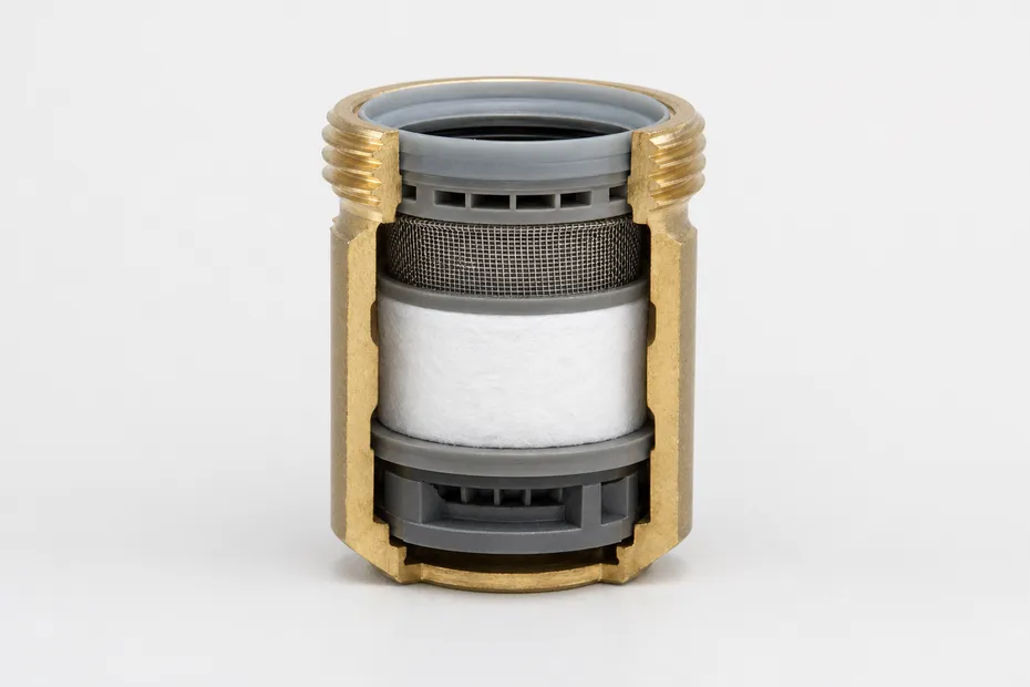 Cross-section view of filter faucet aerator showing mesh screen and PP cotton filter element inside brass housing