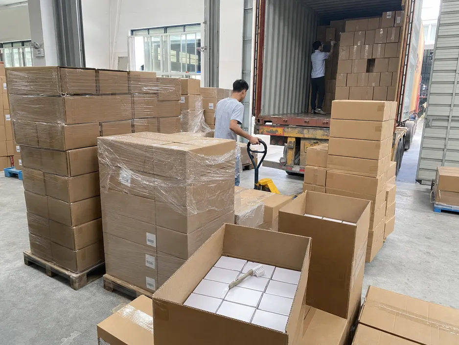 Filter faucet aerator master carton packaging and container loading arrangement