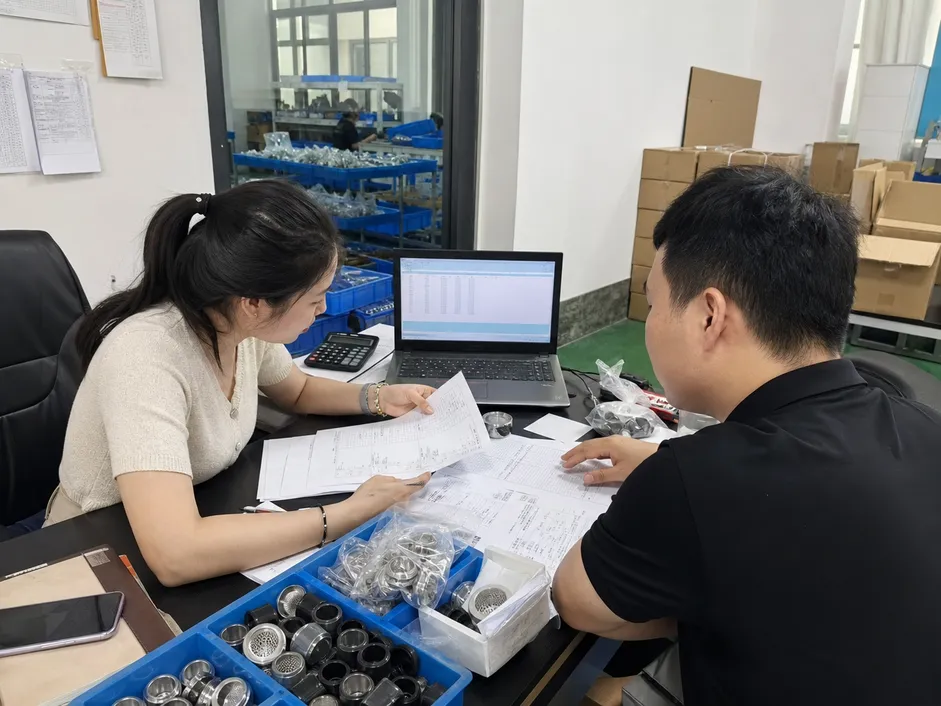 Export documentation and component order process for B2B buyers