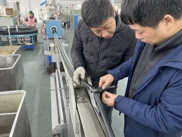 EPDM inner tube extrusion process with wall thickness inspection