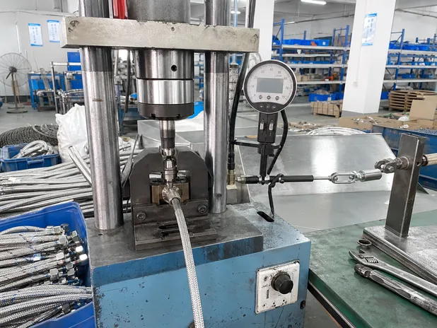 Hydraulic crimping press with force gauge and fitting pull-out test