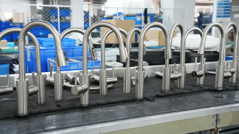 Food service and commercial kitchen stainless steel faucets — cUPC certified gooseneck spout