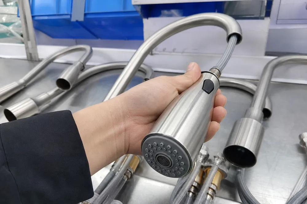 Kitchen faucet sprayer — pull-down integrated configuration with silicone nozzle face