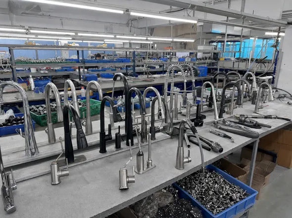 Wfaucet kitchen faucet line — full configuration range for B2B catalog sourcing