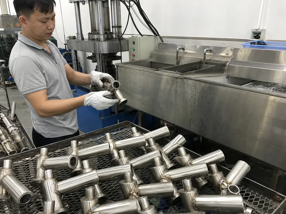 Stainless mixer tap body fabrication — hydroforming and post-weld passivation process