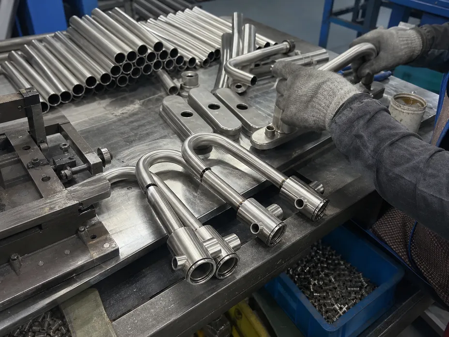 304 stainless steel faucet body fabrication — hydroformed tube stock and welded deck plate assembly