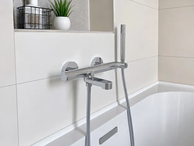 Wall-mount bathtub faucet for European-style bathroom design