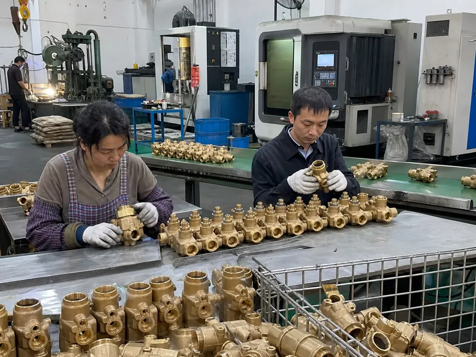 Brass gravity cast valve body manufacturing at Wfaucet — C36000-equivalent free-machining brass