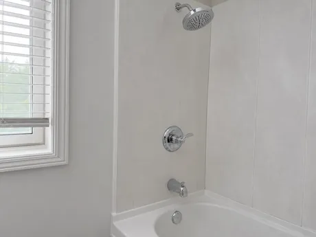Bathtub shower faucet — combination tub/shower valve with diverter for standard North American enclosures