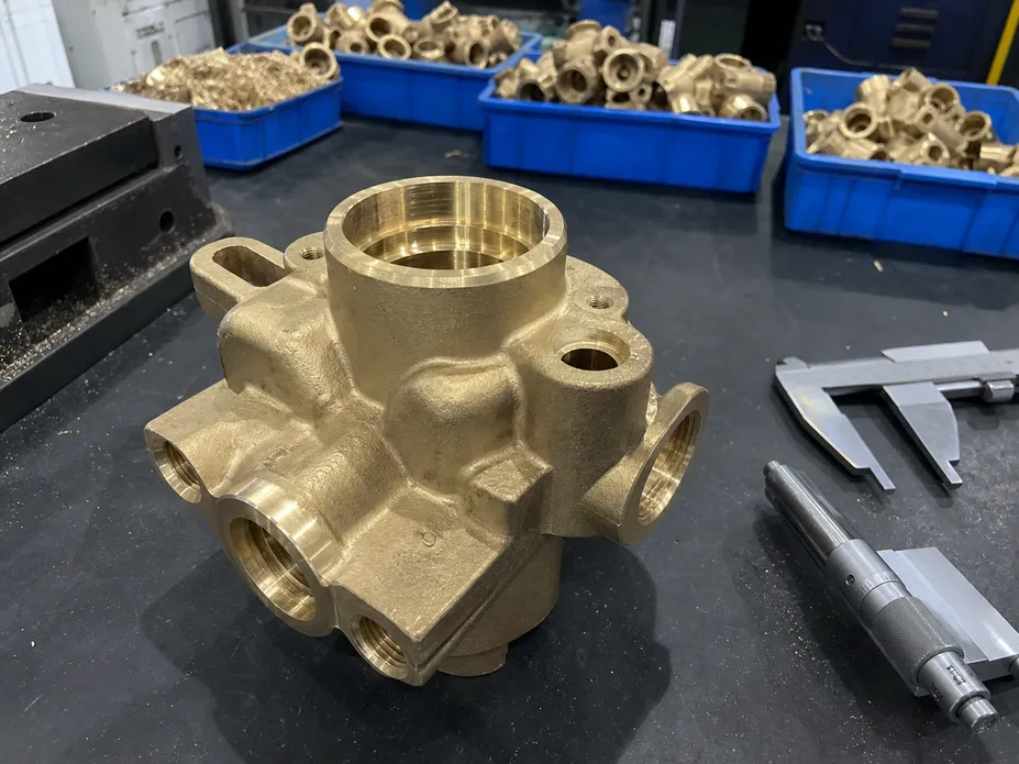 Wfaucet shower faucet brass valve body — gravity cast C36000 brass, CNC-machined valve seat