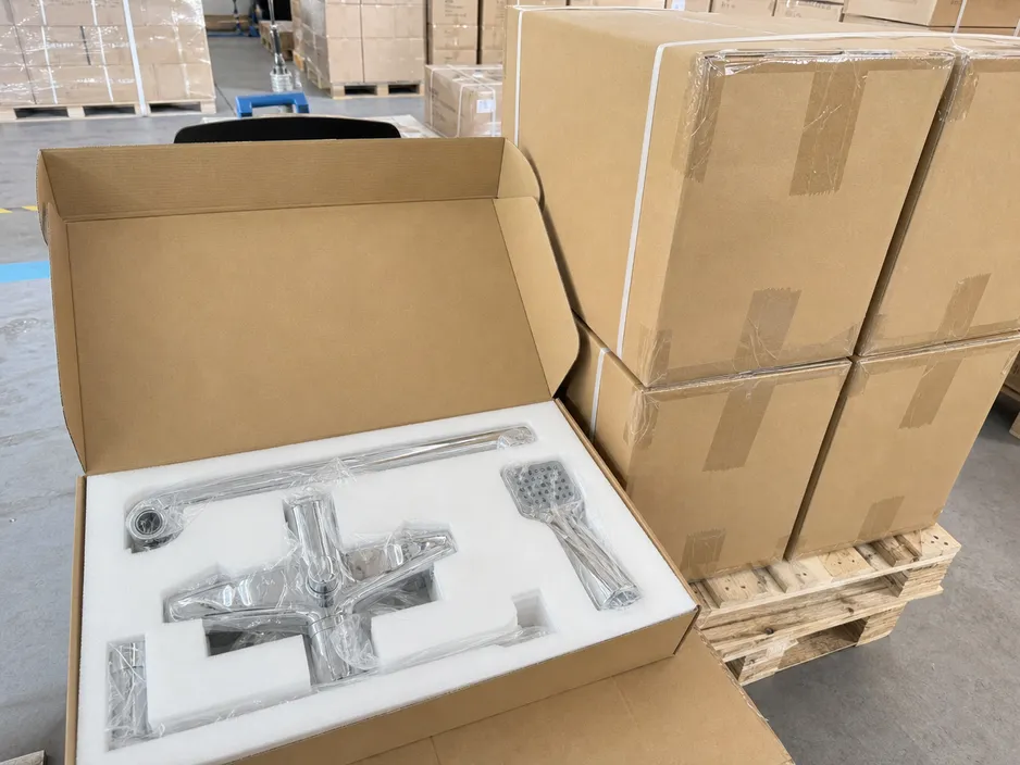 Wall mount bathtub faucet export packaging — foam-insert inner carton and double-wall outer carton for 40HQ container loading