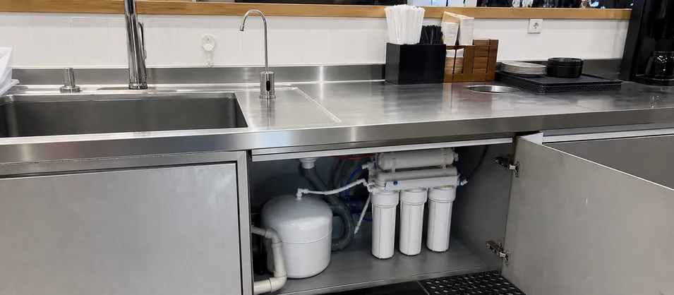Commercial kitchen under-counter RO system with air gap dispensing faucet
