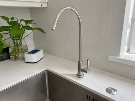 Non-air gap RO faucet two-port design for residential RO system OEMs
